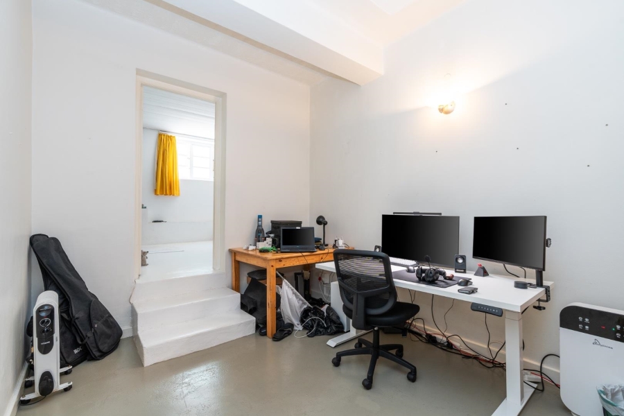 To Let 2 Bedroom Property for Rent in Vredehoek Western Cape